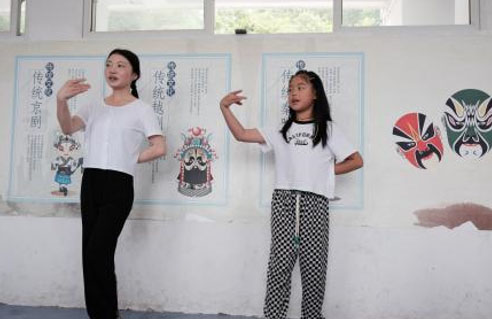 “喻夢同行 筑夢未來”志愿服務(wù)隊聯(lián)合紅巖寺民族小學(xué)