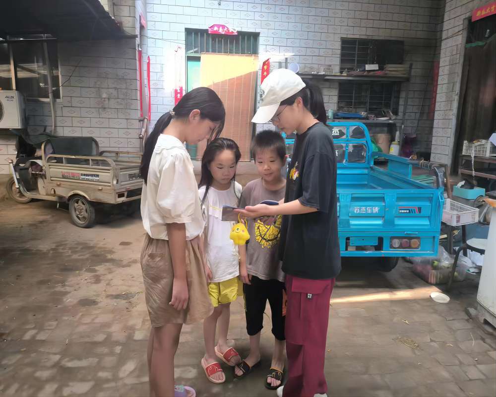 普法實踐在路上，法治偕行護(hù)成長