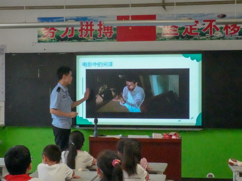 中央司法警官學院青衿知行團赴阜平縣八一希望小學開展國防普法宣傳活動暨2025關愛