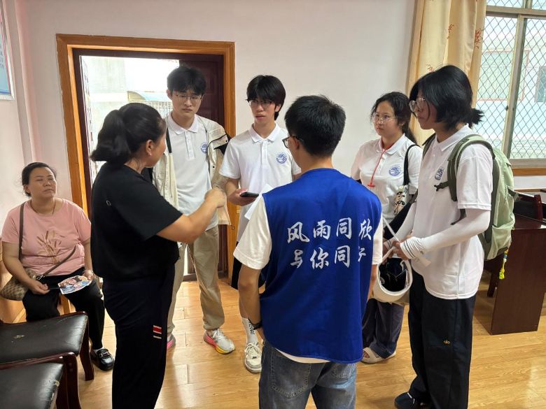 重慶人文科技學院實踐團赴彭水紹慶街道開展“青春護航健康”社會實踐