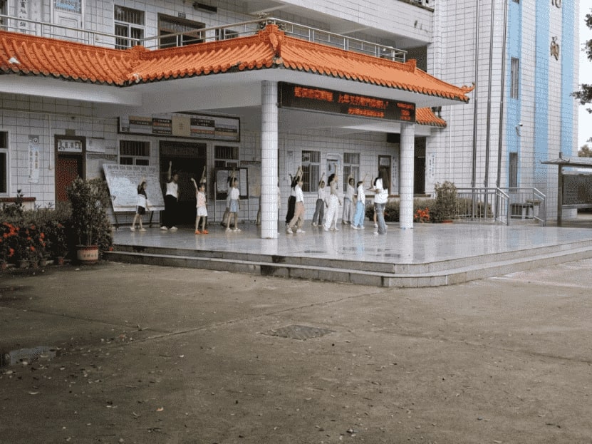 數(shù)海玖帆突擊隊“三下鄉(xiāng)”活動持續(xù)深化，吳川市林屋小學歡樂連連