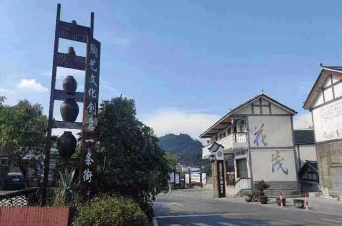 振興鄉(xiāng)愁花茂，美麗多彩貴州