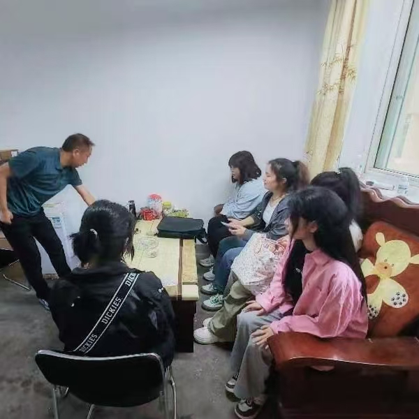 西安郵電大學現代郵政學院“鄉遇于夏，益見青心”團隊赴山陽縣開展返鄉支教暑期實踐
