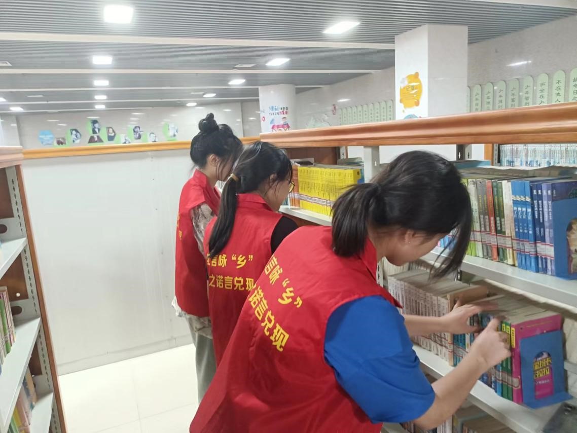 書香頌經典，志愿潤人心：貴大學子走進膠州圖書館進行志愿