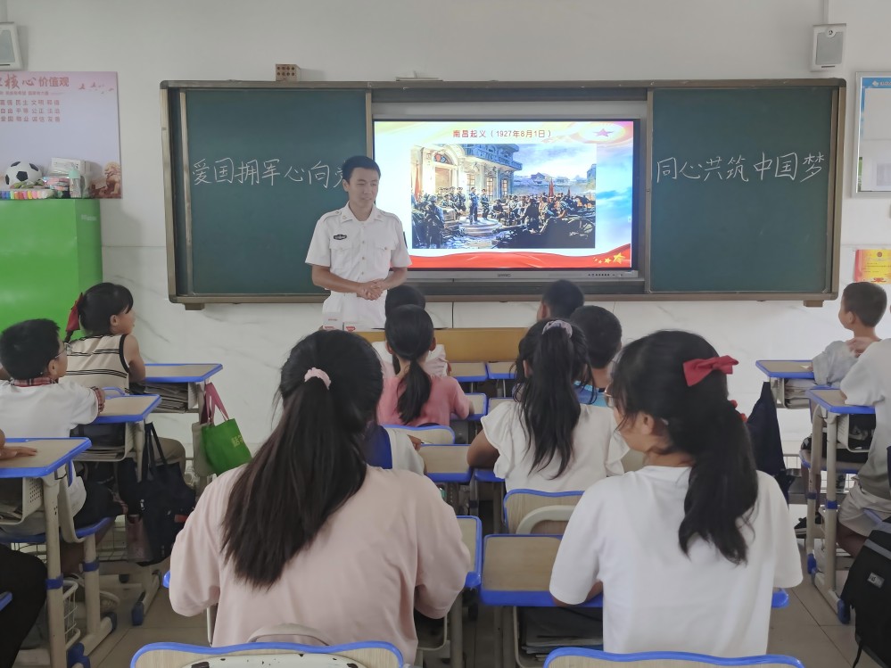 湖北經(jīng)濟(jì)學(xué)院希望之光支教隊開展愛國擁軍心向黨，同心共筑中國夢主題活動