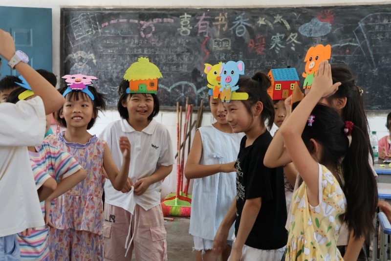 戲劇點亮童心——“小風鈴”支教隊赴迎春鎮中心小學開展話劇公益課堂