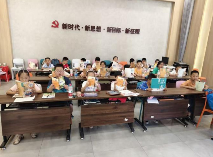 青春畫筆點(diǎn)亮童心！池院學(xué)子“繁星照左店”，為鄉(xiāng)村孩子筑造夢(mèng)想樂園