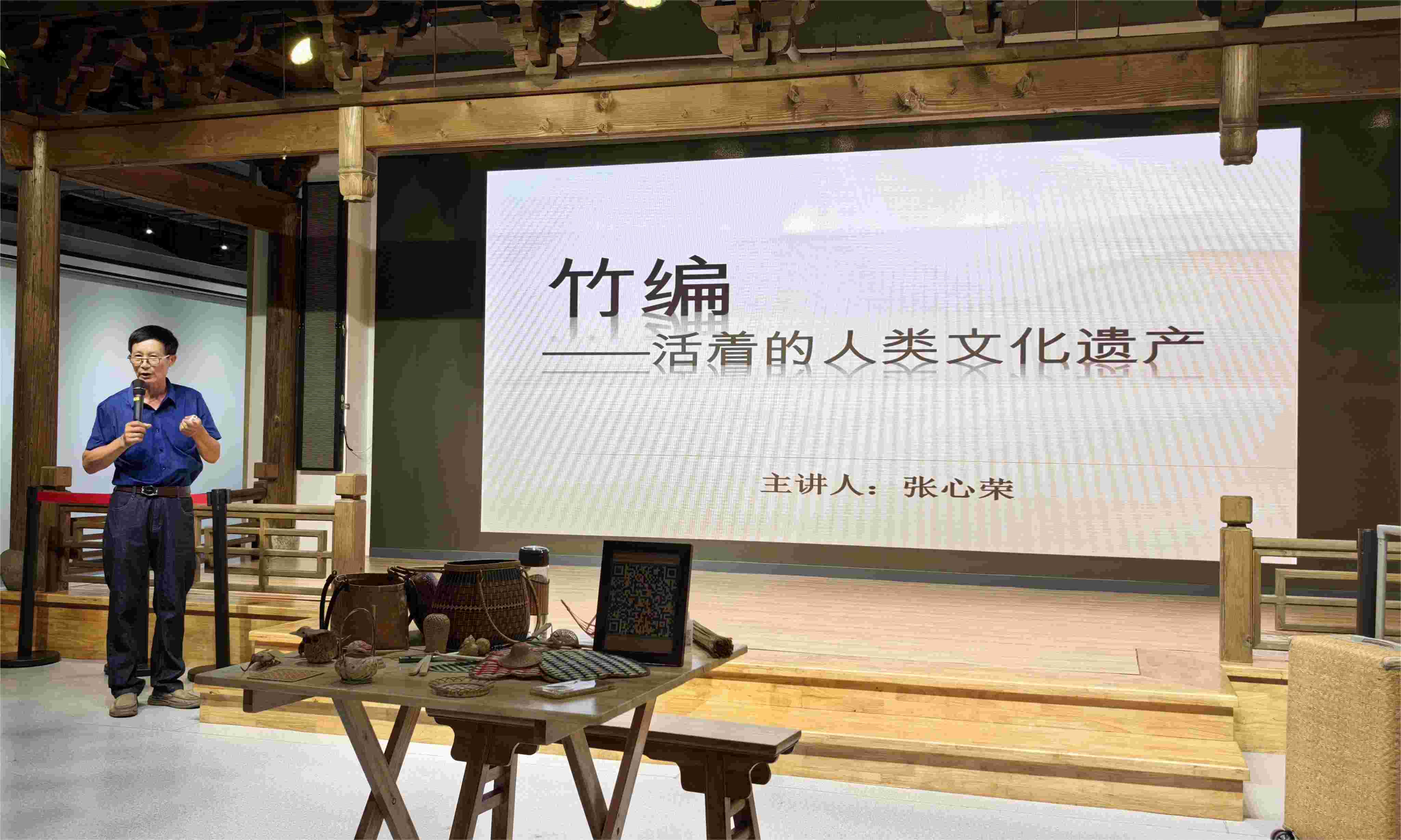 一篾一竹織天地，一折一轉(zhuǎn)蘊(yùn)匠魂： 遺夢千年，萬象根星團(tuán)隊(duì)體驗(yàn)象山竹編非遺課程，訪談非