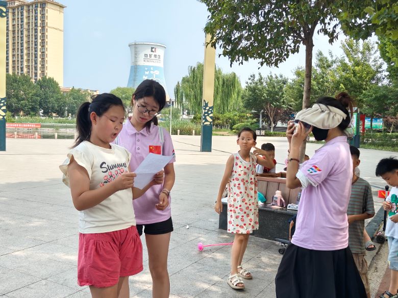 西安明德理工學院推普服務隊走進夏鎮：童聲朗朗傳普通話 趣味課堂播種語言夢