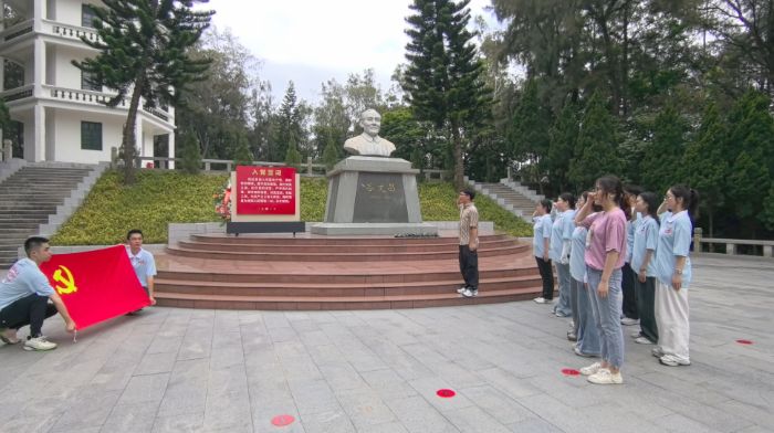 青春心向黨，建功新時代，展現新作為