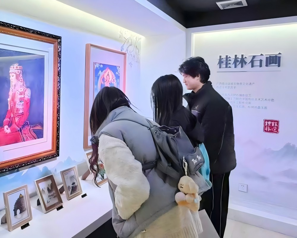 非遺入課堂，美育新篇章——廣西師范大學(xué)美術(shù)學(xué)院“藝心傳承”實(shí)踐隊(duì)開(kāi)展社會(huì)實(shí)踐活