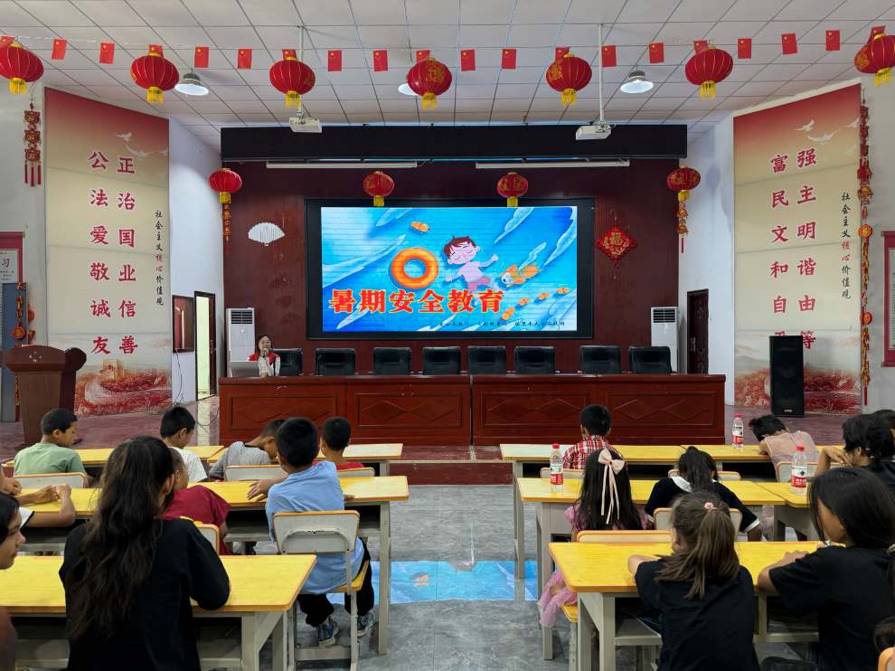 知識(shí)與歡樂(lè)同在，暑假成長(zhǎng)不停歇