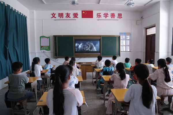 賡續(xù)紅色血脈 汲取奮進(jìn)力量——武昌理工學(xué)院崇陽(yáng)星光志愿服務(wù)隊(duì)開展紅色電影鑒賞