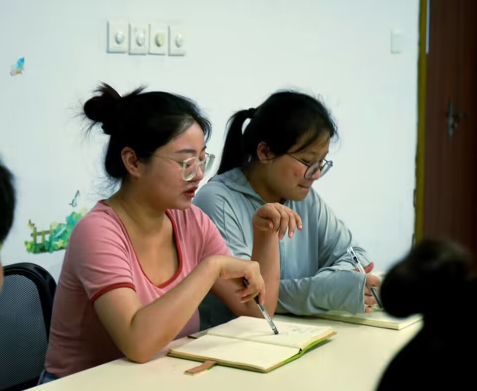 移通學子三下鄉：筆墨鄉村染，志愿服務行