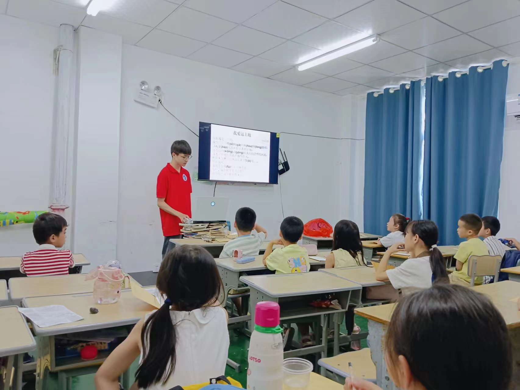  童心港灣，暖心助學