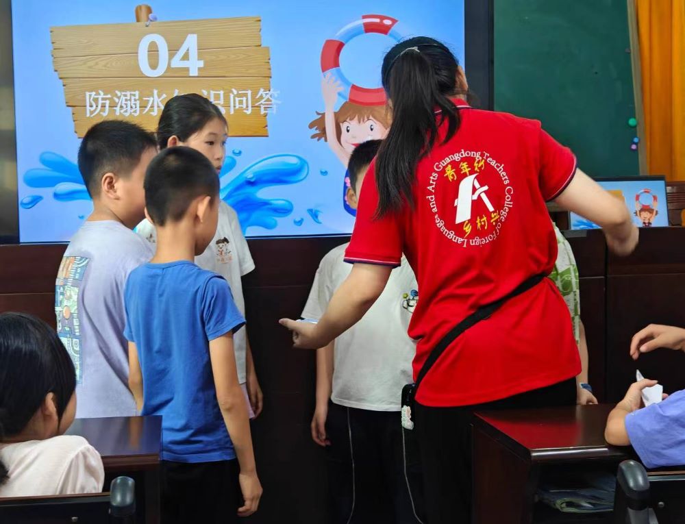 以教興農，以愛筑夢