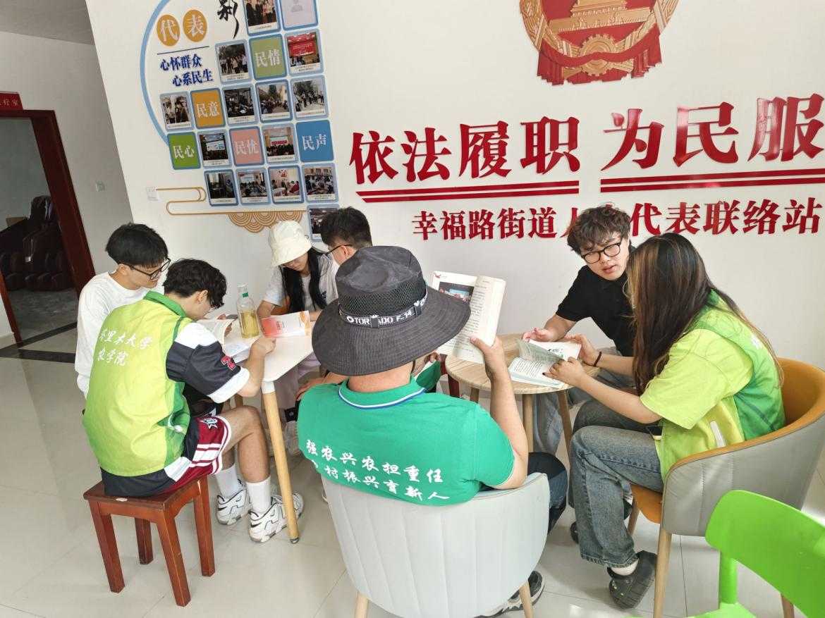胡楊學子邊疆行，除塵凈土掃家園