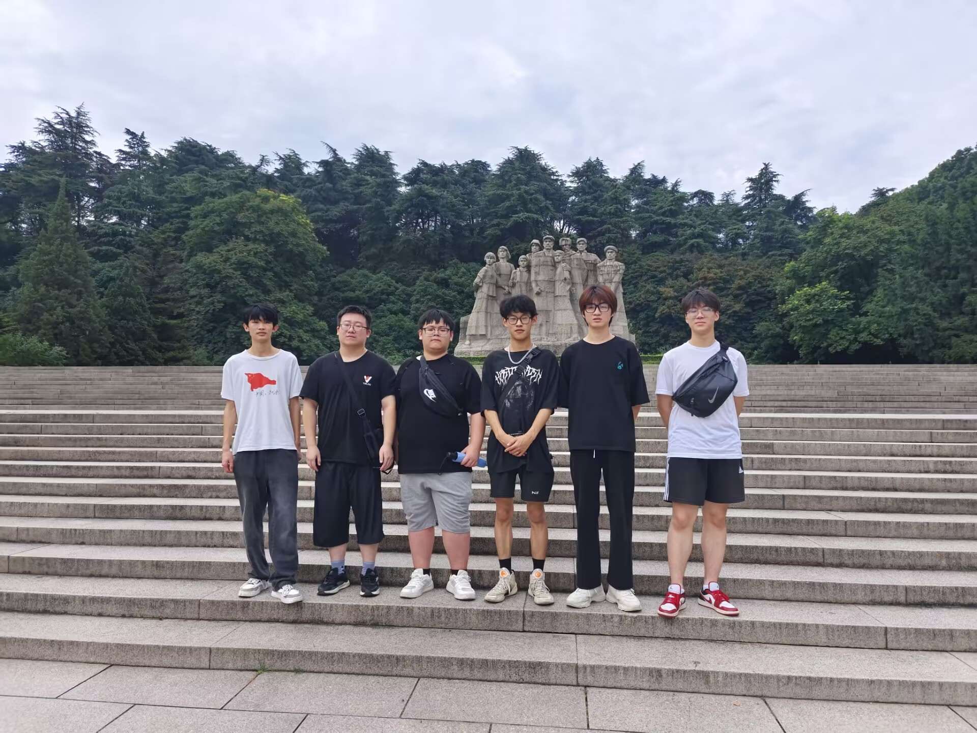 地信學(xué)子赴南京紅色紀(jì)念館開(kāi)展“體悟紅色精神，傳承紅色基因”主題實(shí)踐項(xiàng)目