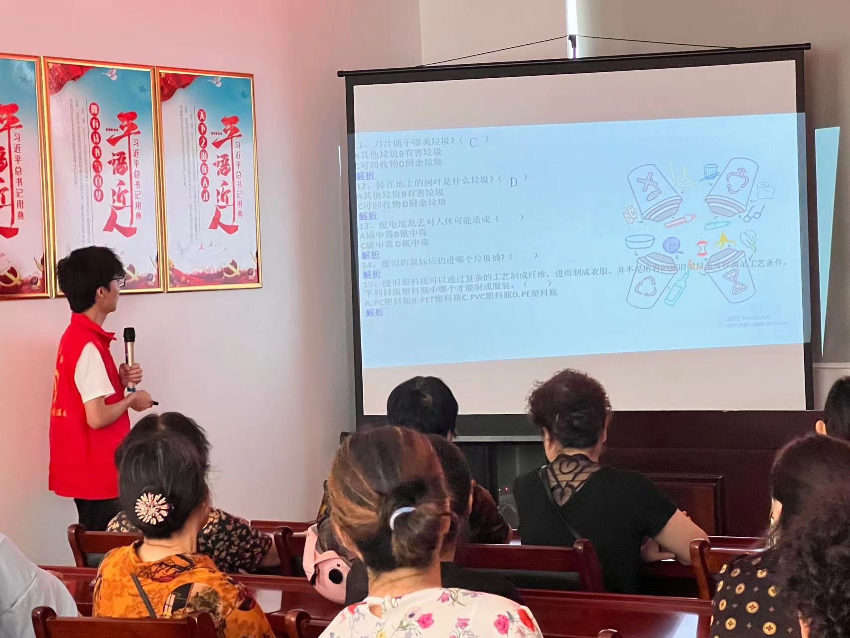 垃圾分類進(jìn)社區(qū)，環(huán)境保護(hù)爭(zhēng)先行。